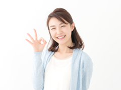 OKサインする女性
